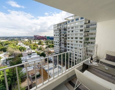 838 N Doheny Drive - Photo Thumbnail 12