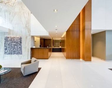 838 N Doheny Drive - Photo Thumbnail 24