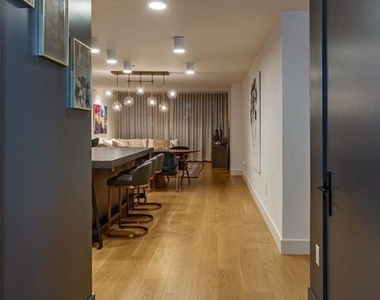 10777 Wilshire Boulevard - Photo Thumbnail 1
