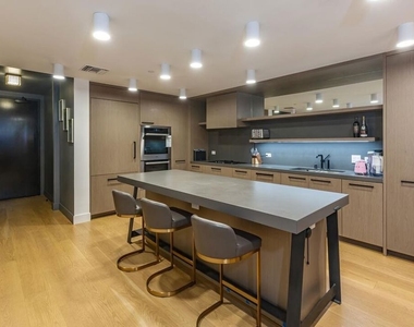 10777 Wilshire Boulevard - Photo Thumbnail 4