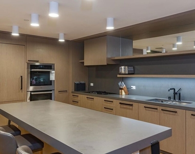 10777 Wilshire Boulevard - Photo Thumbnail 6