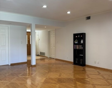 5412 Hazeltine Avenue - Photo Thumbnail 17
