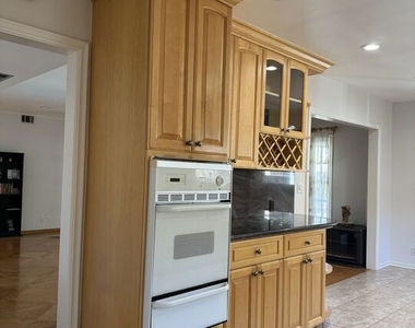 5412 Hazeltine Avenue - Photo Thumbnail 22
