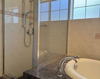 5412 Hazeltine Avenue - Photo Thumbnail 5