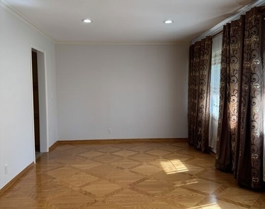 5412 Hazeltine Avenue - Photo Thumbnail 12