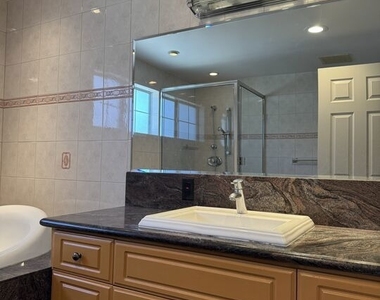 5412 Hazeltine Avenue - Photo Thumbnail 3