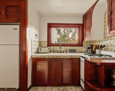 2002 N Las Palmas Avenue - Photo Thumbnail 33