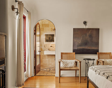 2002 N Las Palmas Avenue - Photo Thumbnail 15
