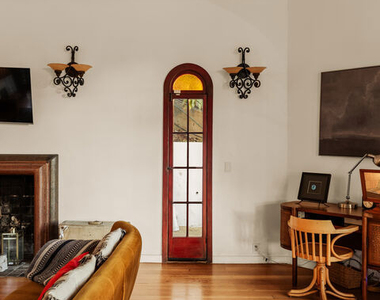 2002 N Las Palmas Avenue - Photo Thumbnail 3