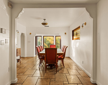 2002 N Las Palmas Avenue - Photo Thumbnail 10