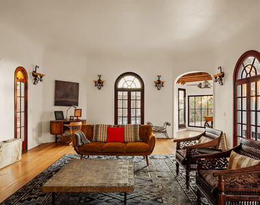 2002 N Las Palmas Avenue - Photo Thumbnail 4