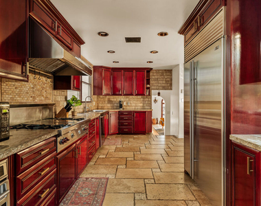 2002 N Las Palmas Avenue - Photo Thumbnail 11