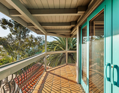 2002 N Las Palmas Avenue - Photo Thumbnail 20