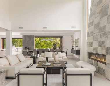 12443 W Sunset Boulevard - Photo Thumbnail 3
