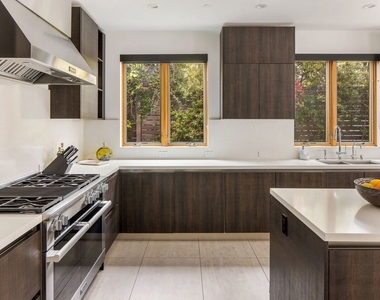 12443 W Sunset Boulevard - Photo Thumbnail 8