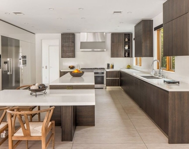 12443 W Sunset Boulevard - Photo Thumbnail 7