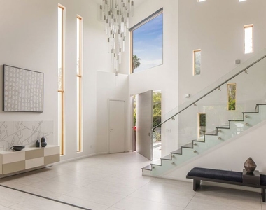 12443 W Sunset Boulevard - Photo Thumbnail 2