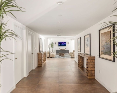 12443 W Sunset Boulevard - Photo Thumbnail 21