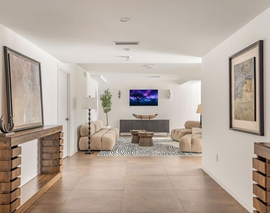 12443 W Sunset Boulevard - Photo Thumbnail 22