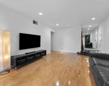 1515 S Beverly Drive - Photo Thumbnail 2