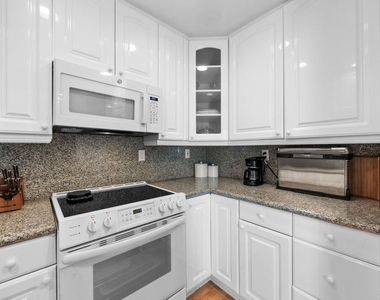 1515 S Beverly Drive - Photo Thumbnail 9