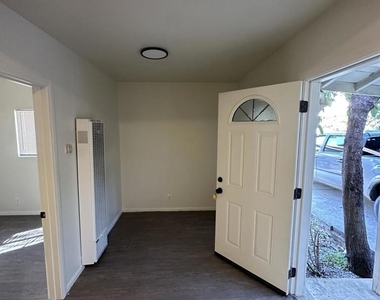 14638 Calvert Street - Photo Thumbnail 1