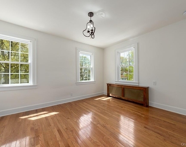 353 W Jamaica Avenue - Photo Thumbnail 3