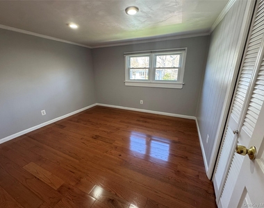 486 Silver Street - Photo Thumbnail 3