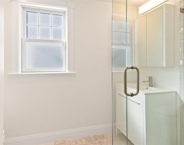 33 Devoe Street - Photo Thumbnail 12