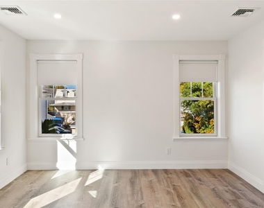 33 Devoe Street - Photo Thumbnail 10