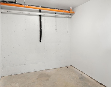 33 Devoe Street - Photo Thumbnail 15