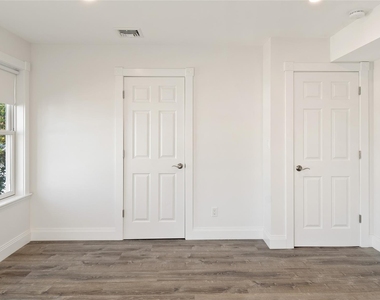 33 Devoe Street - Photo Thumbnail 11