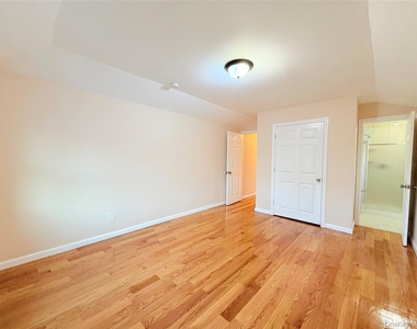 239-13 86th Avenue - Photo Thumbnail 11