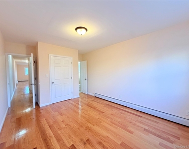 239-13 86th Avenue - Photo Thumbnail 10