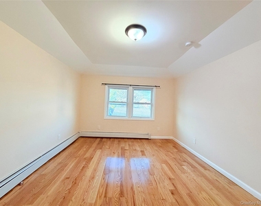 239-13 86th Avenue - Photo Thumbnail 12