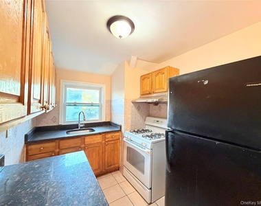 239-13 86th Avenue - Photo Thumbnail 7