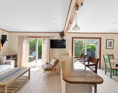 453 Dehnhoff Walk - Photo Thumbnail 1