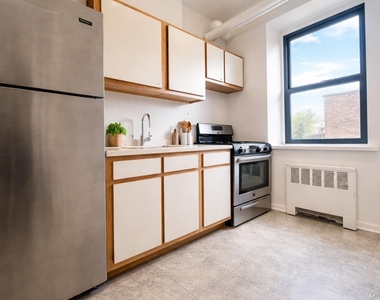 10 Franklin Avenue - Photo Thumbnail 2