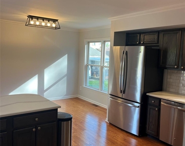 8 Marion Avenue - Photo Thumbnail 9
