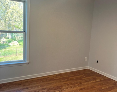 8 Marion Avenue - Photo Thumbnail 14