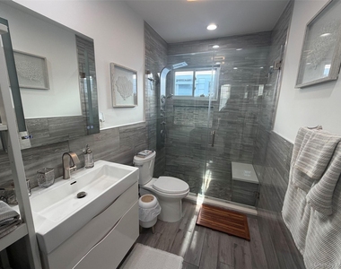 326 E Walnut Street - Photo Thumbnail 6