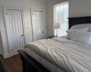 326 E Walnut Street - Photo Thumbnail 9