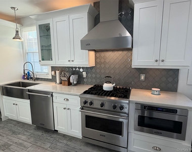 326 E Walnut Street - Photo Thumbnail 3