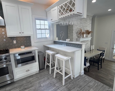 326 E Walnut Street - Photo Thumbnail 5
