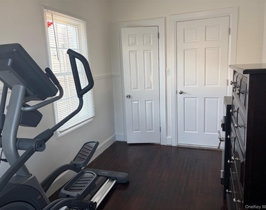 326 E Walnut Street - Photo Thumbnail 12