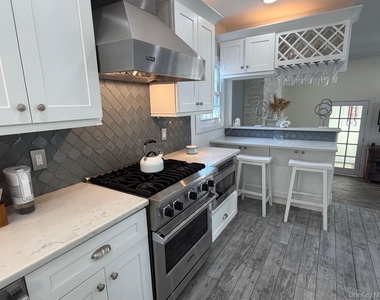 326 E Walnut Street - Photo Thumbnail 4