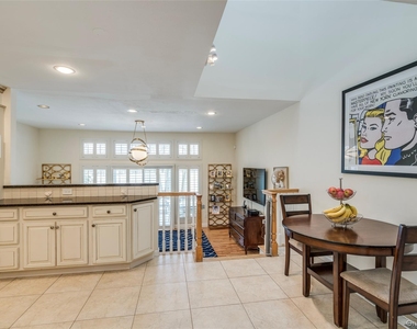 100 Woodlake Drive W - Photo Thumbnail 6