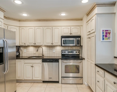 100 Woodlake Drive W - Photo Thumbnail 4