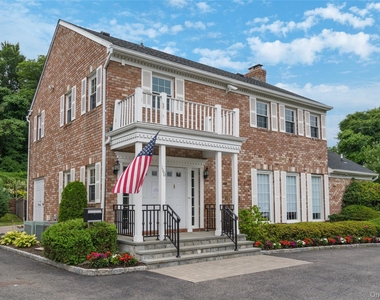 100 Woodlake Drive W - Photo Thumbnail 25