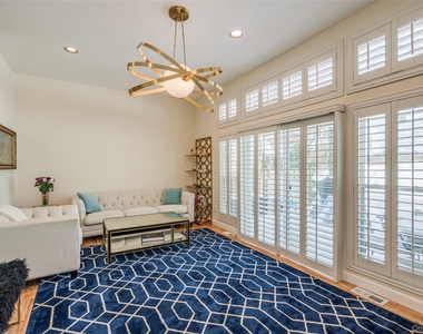 100 Woodlake Drive W - Photo Thumbnail 9
